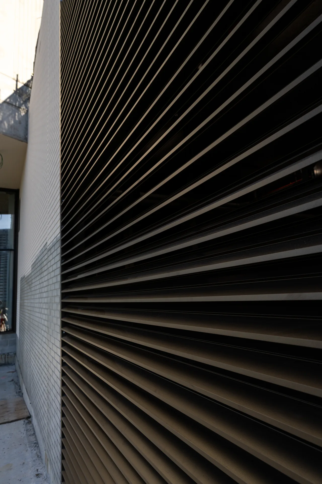 THOR louvre facade in raking light at 50 Quay Street, Brisbane
