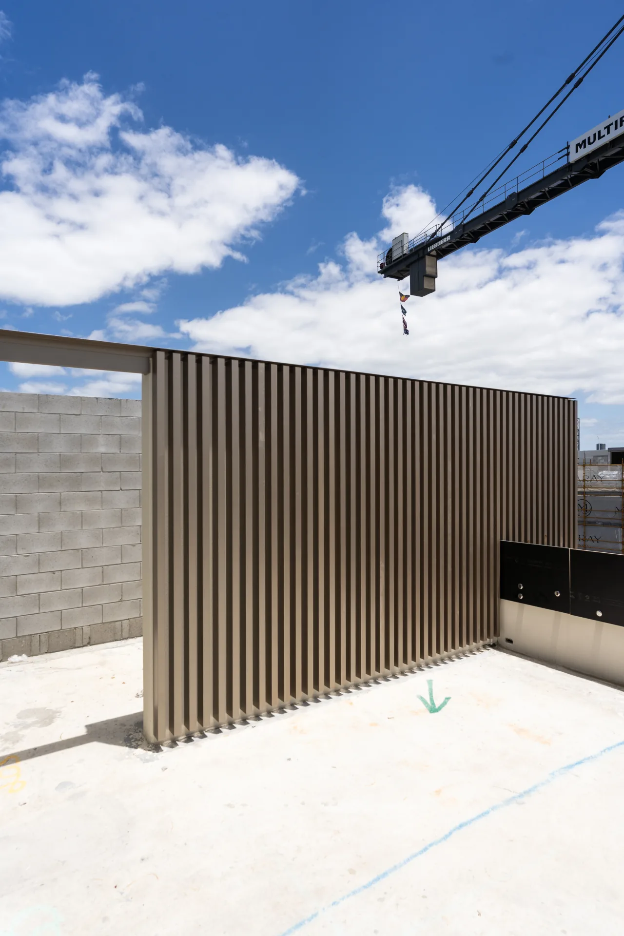 Bronze aluminium batten screen concealing rooftop plant, Mantaray Main Beach
